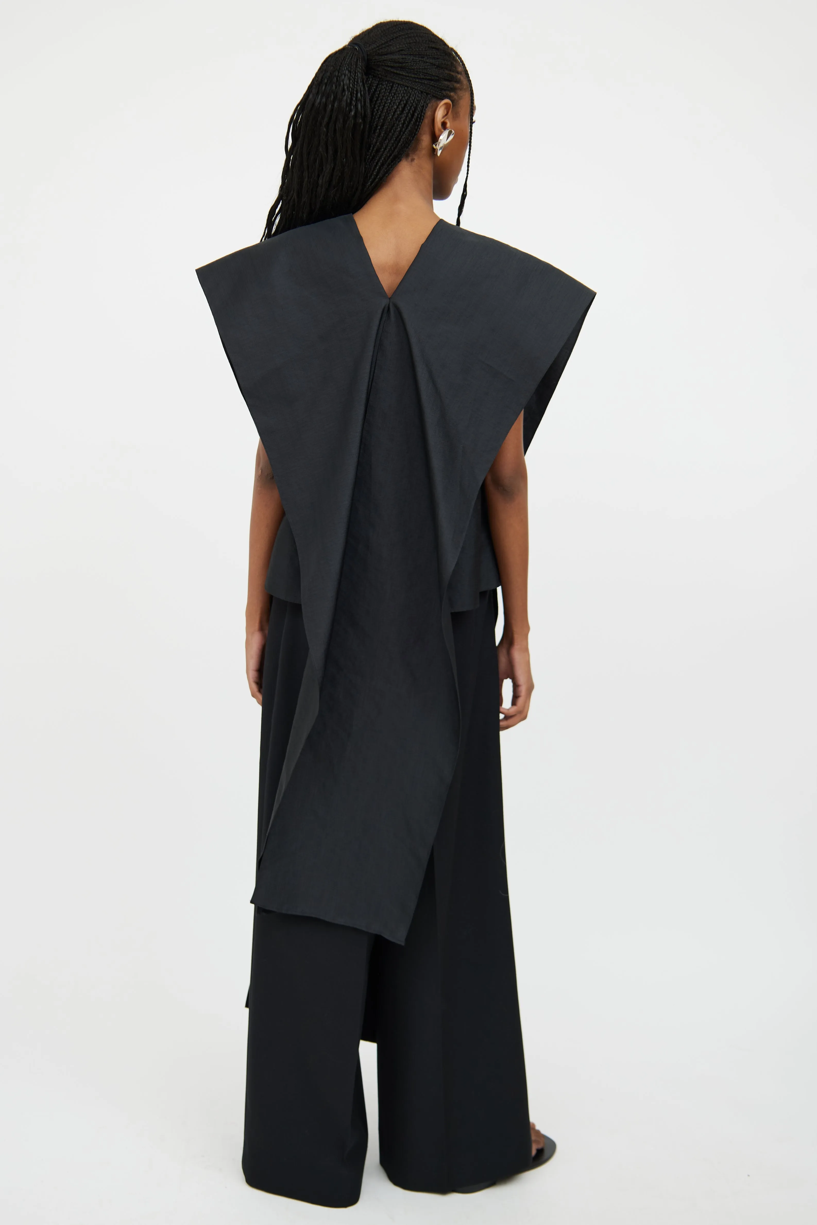 Black V-Neck Sleeveless Tunic Top