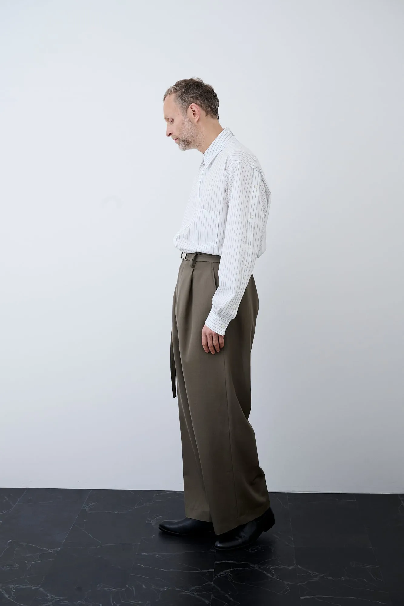 M753-P52-105 BELTED WIDE STRAIGHT PNT